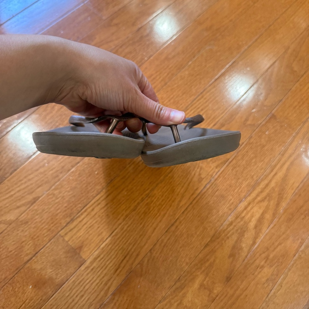 FitFlop Gray Black Thong Sandals - Picture 5 of 8